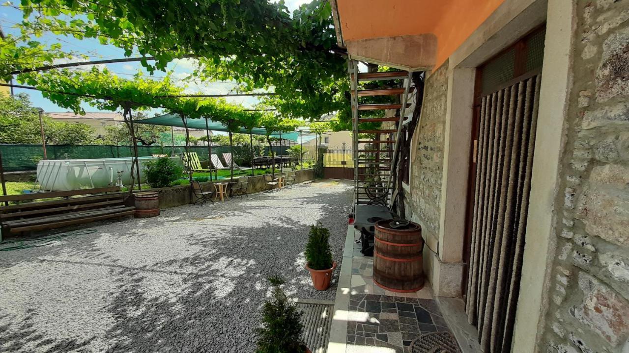 Residence Muzica Bed And Breakfast Комен Экстерьер фото