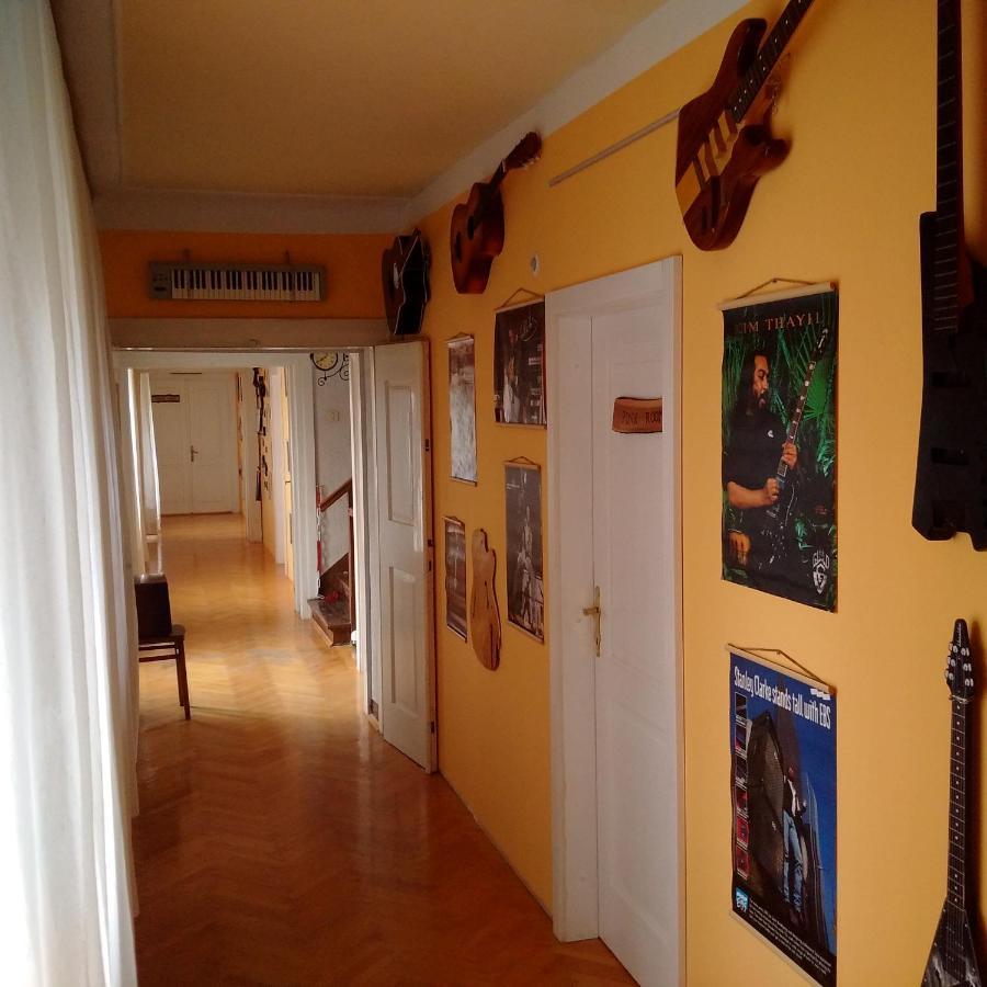 Residence Muzica Bed And Breakfast Комен Экстерьер фото