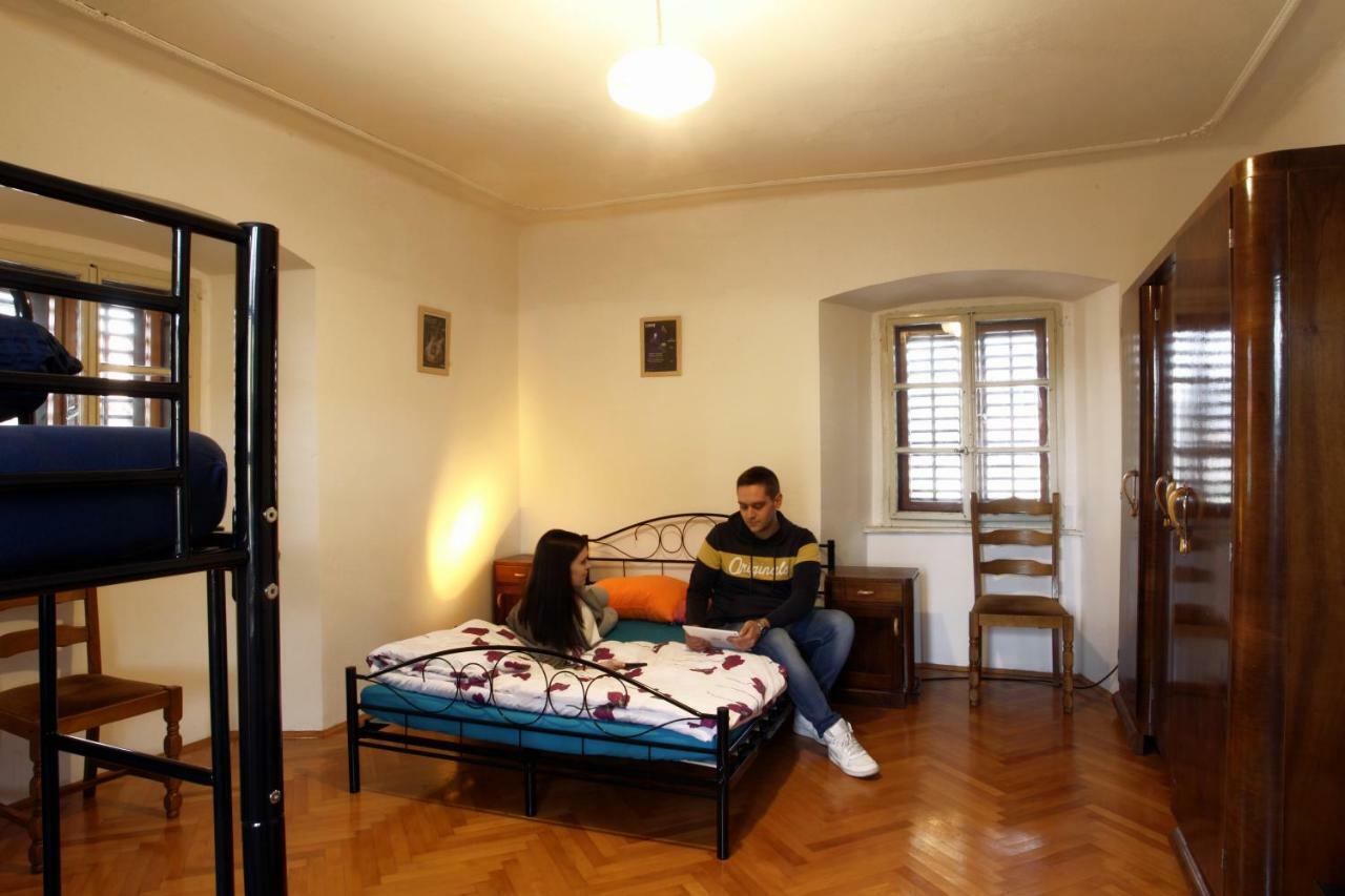 Residence Muzica Bed And Breakfast Комен Экстерьер фото