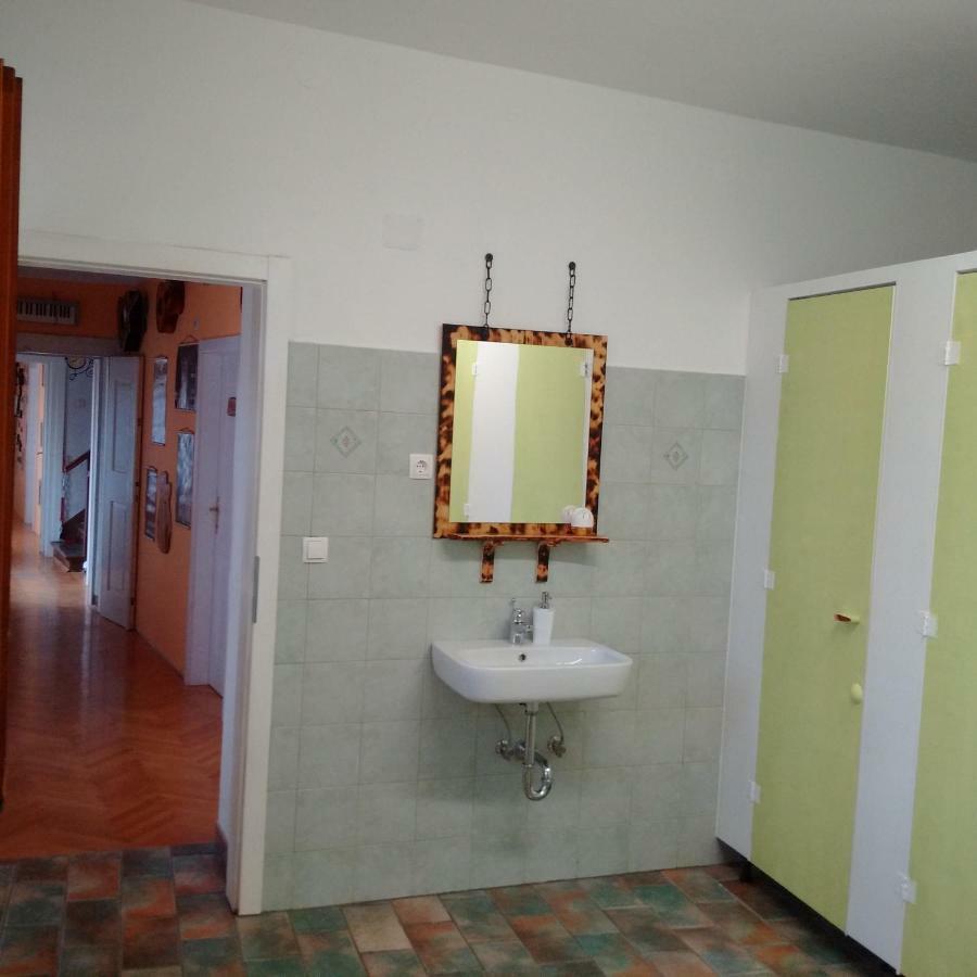 Residence Muzica Bed And Breakfast Комен Экстерьер фото